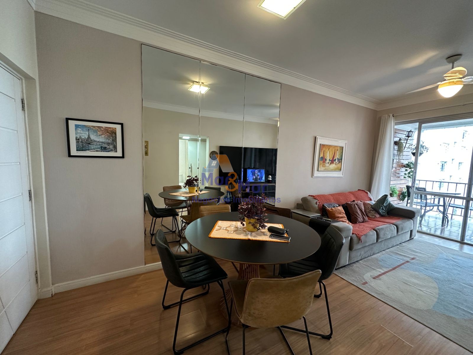 Apartamento na Praia das Pitangueiras, Guarujá - SP