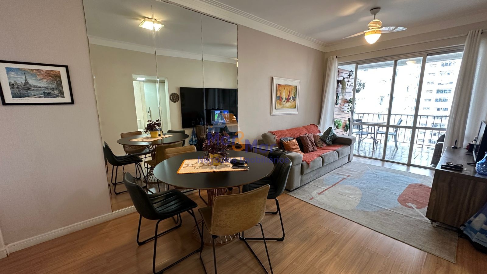 Apartamento na Praia das Pitangueiras, Guarujá - SP