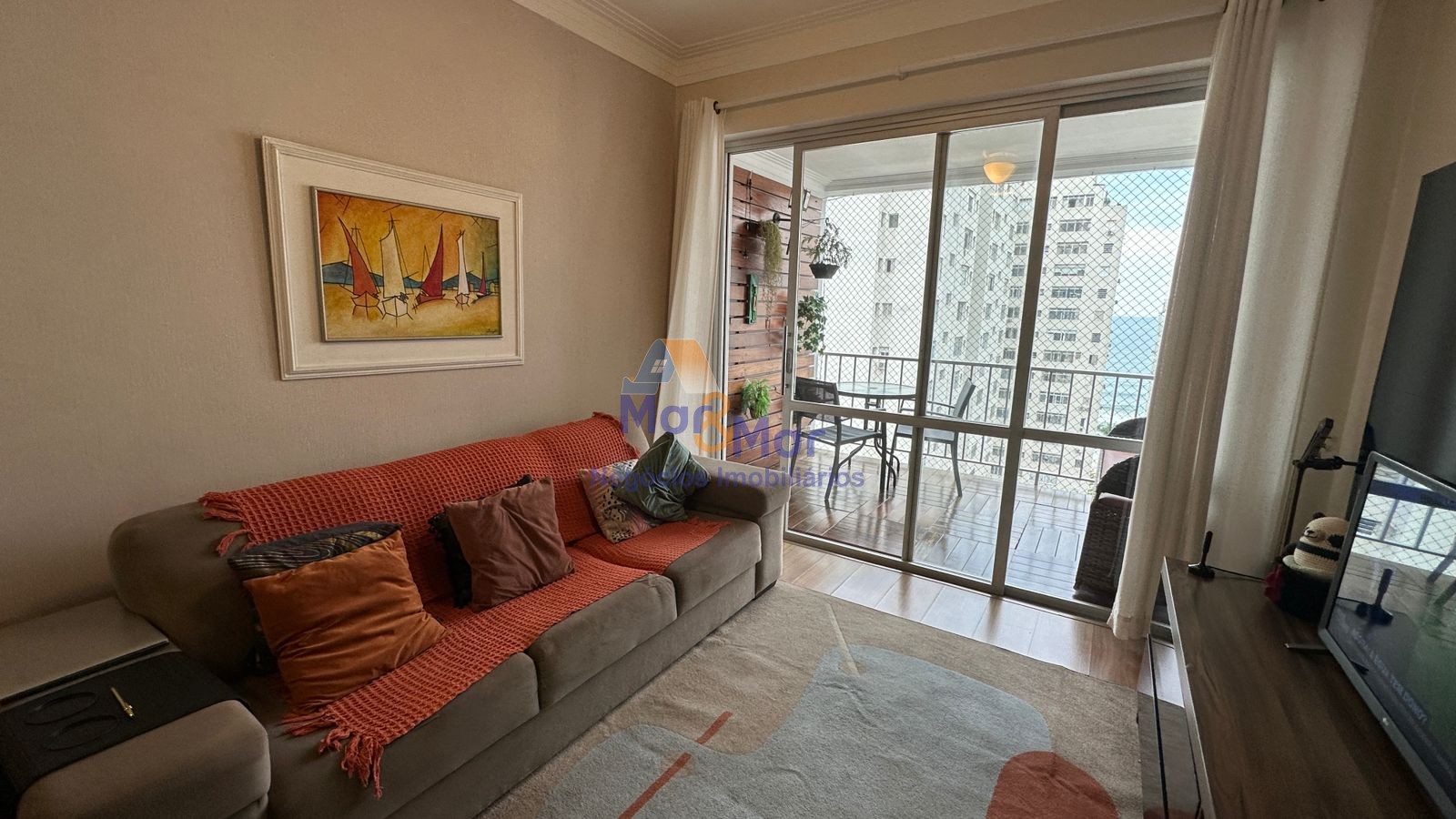 Apartamento na Praia das Pitangueiras, Guarujá - SP