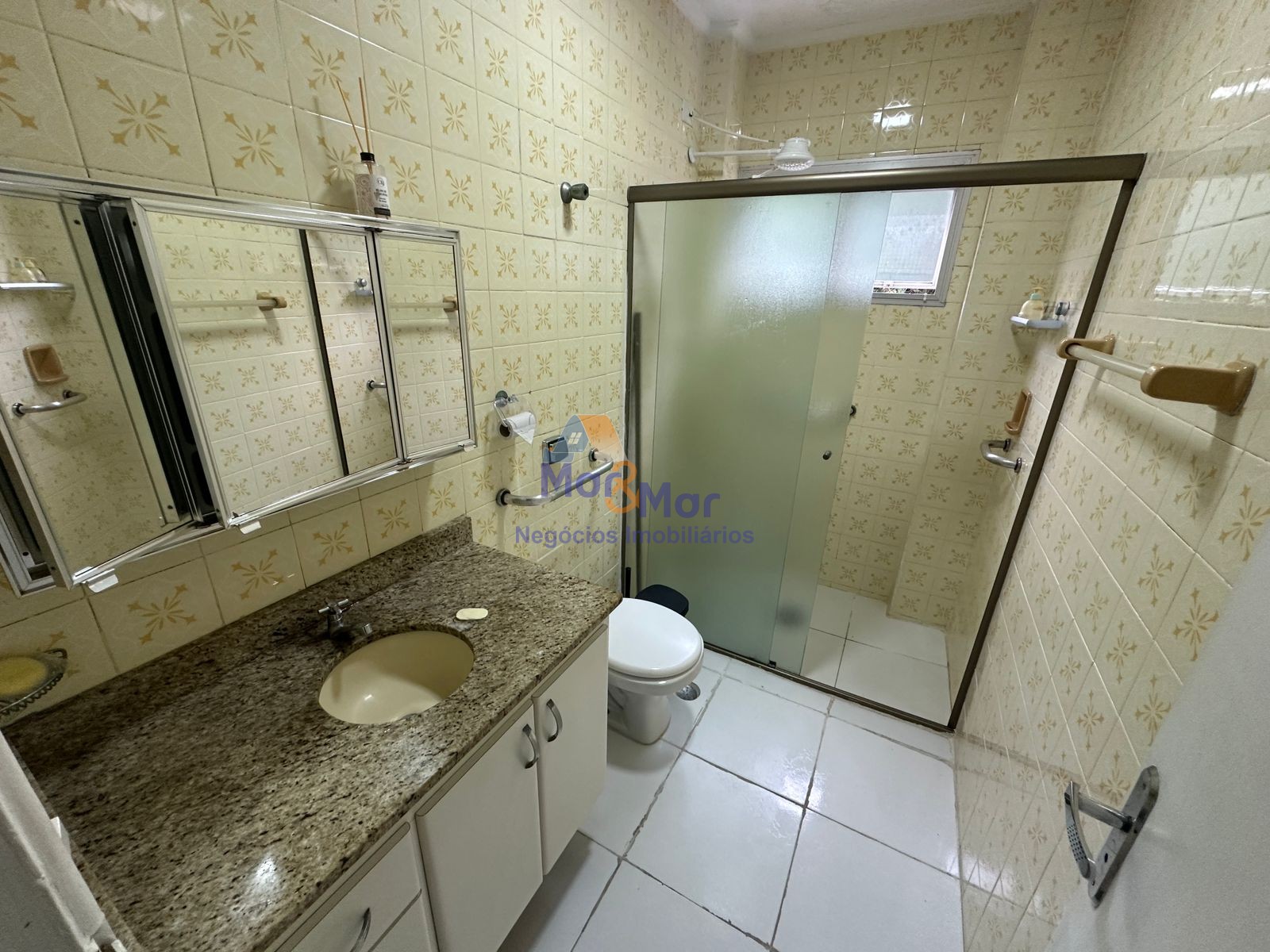 Apartamento na Praia das Pitangueiras, Guarujá - SP