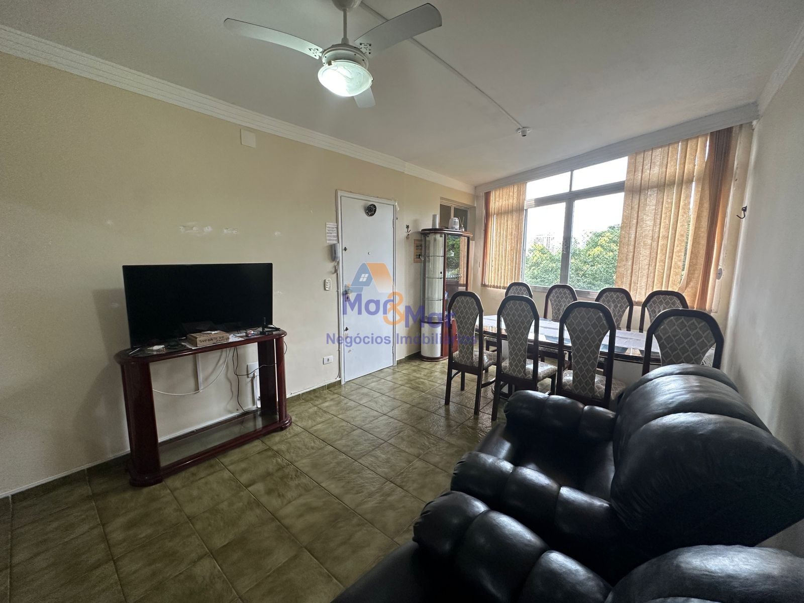 Apartamento na Praia das Pitangueiras, Guarujá - SP