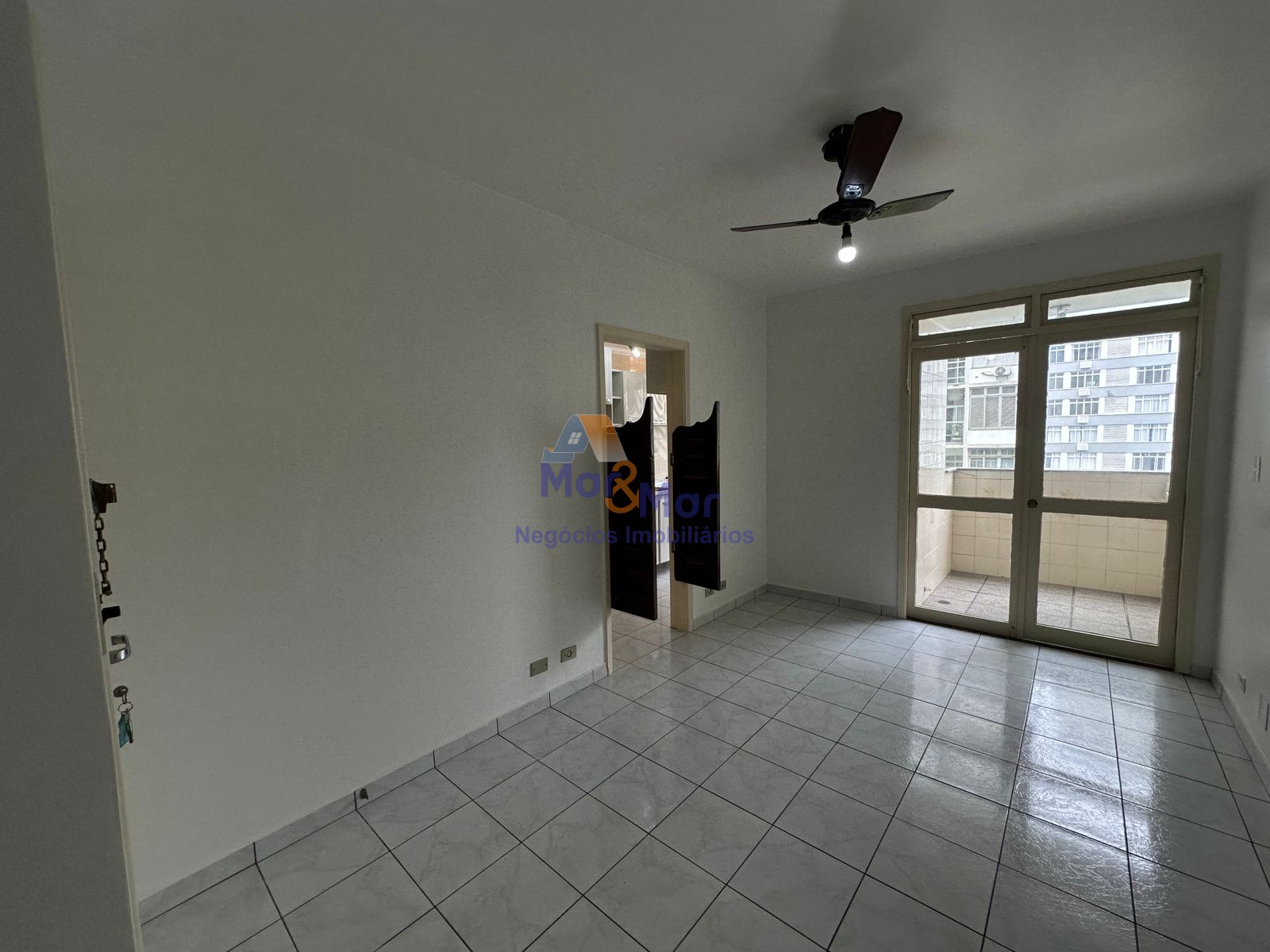 Apartamento na Praia das Pitangueiras, Guarujá - SP