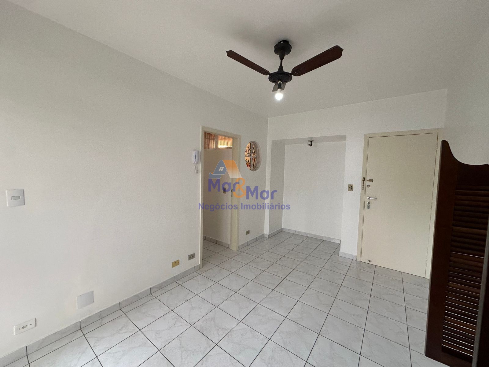 Apartamento na Praia das Pitangueiras, Guarujá - SP
