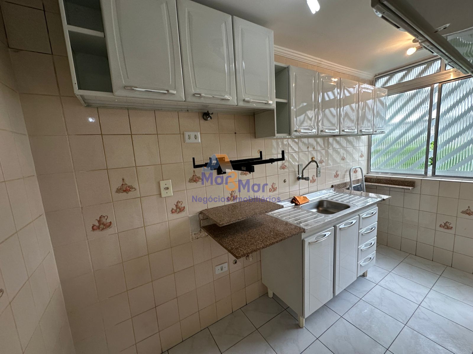 Apartamento na Praia das Pitangueiras, Guarujá - SP