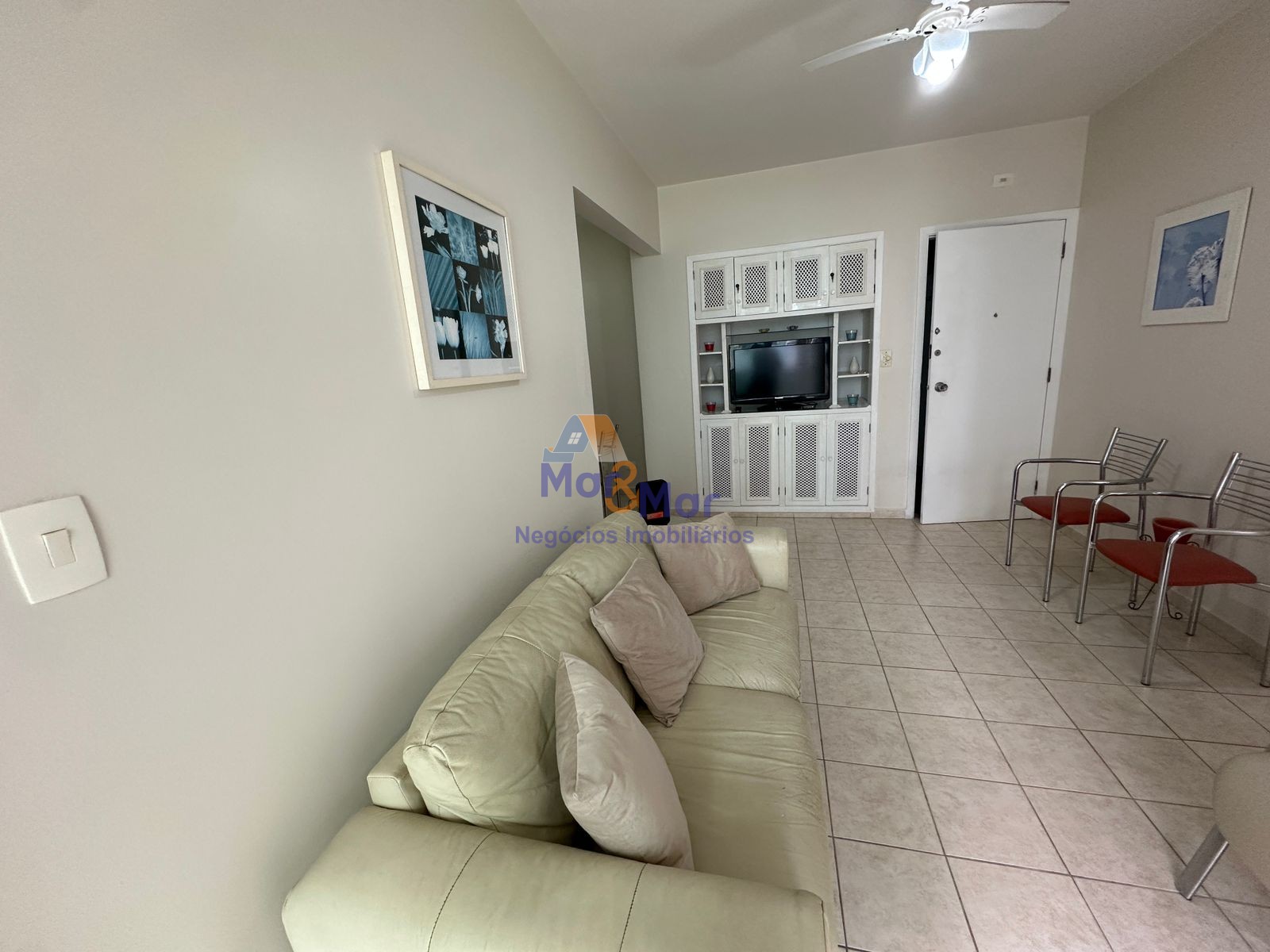 Apartamento na Praia das Pitangueiras, Guarujá - SP