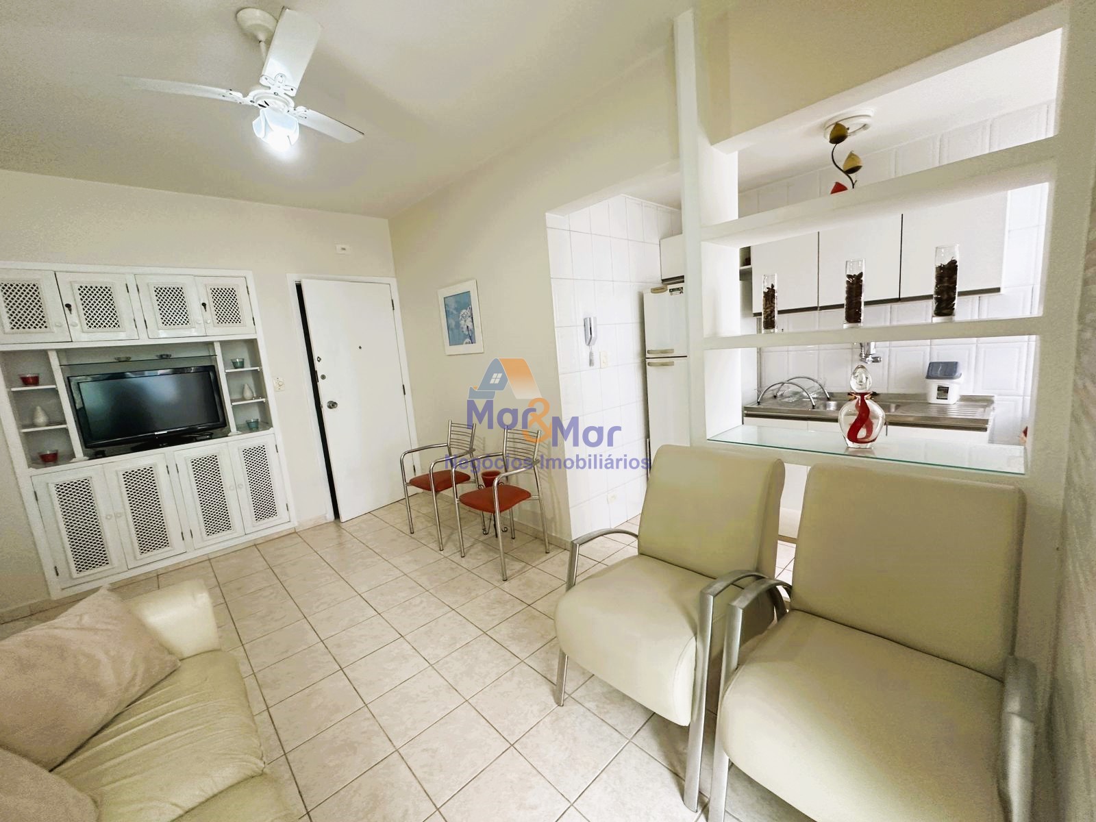Apartamento na Praia das Pitangueiras, Guarujá - SP