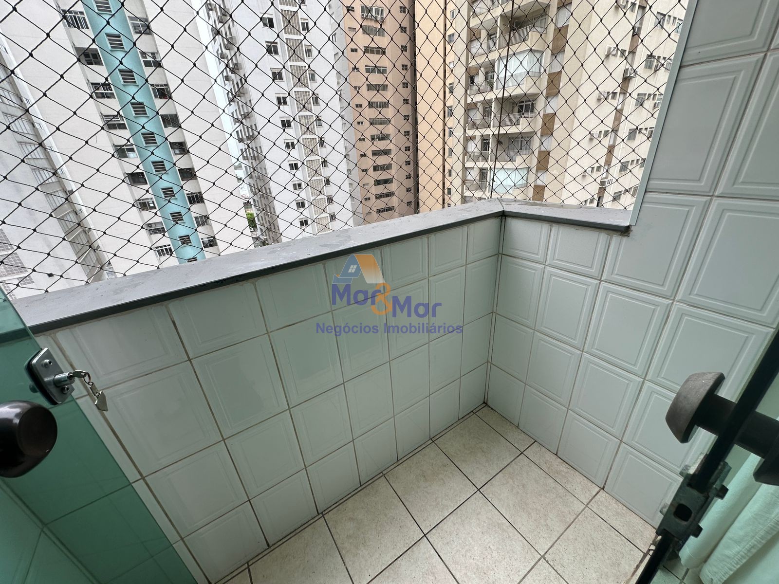 Apartamento na Praia das Pitangueiras, Guarujá - SP