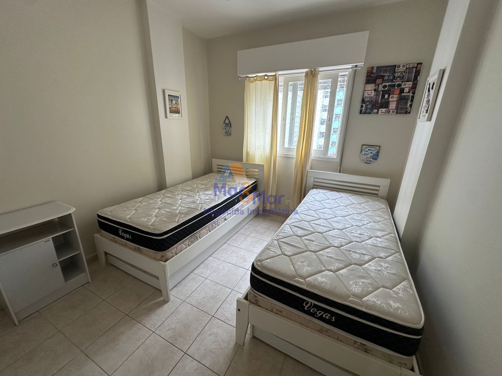 Apartamento na Praia das Pitangueiras, Guarujá - SP