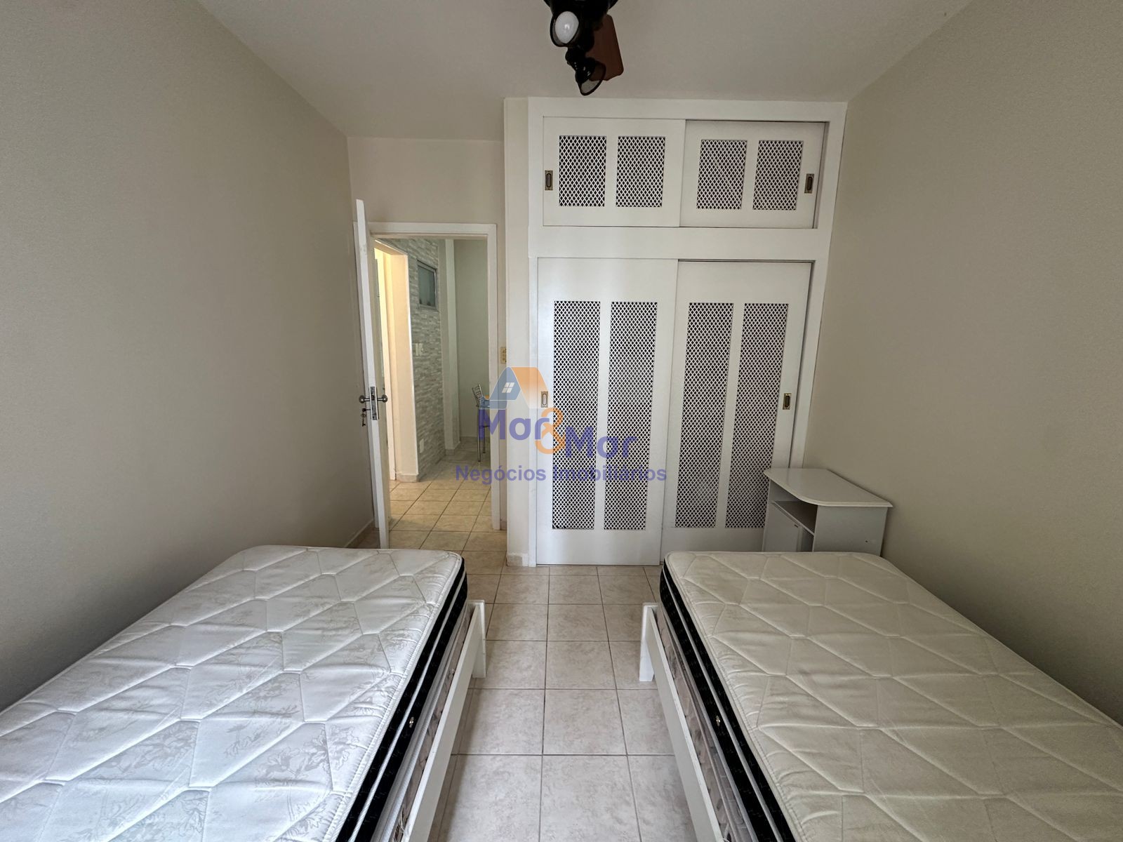 Apartamento na Praia das Pitangueiras, Guarujá - SP