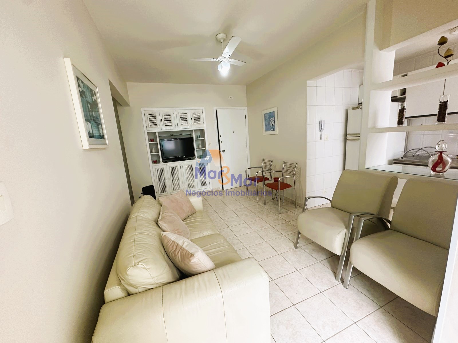 Apartamento na Praia das Pitangueiras, Guarujá - SP
