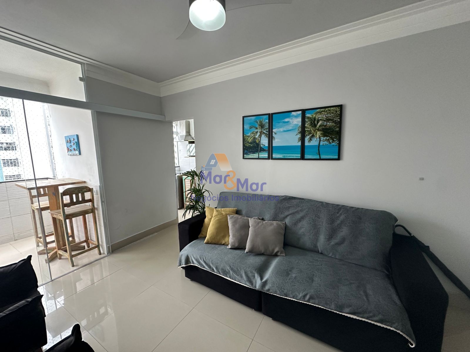 Apartamento na Praia das Pitangueiras, Guarujá - SP