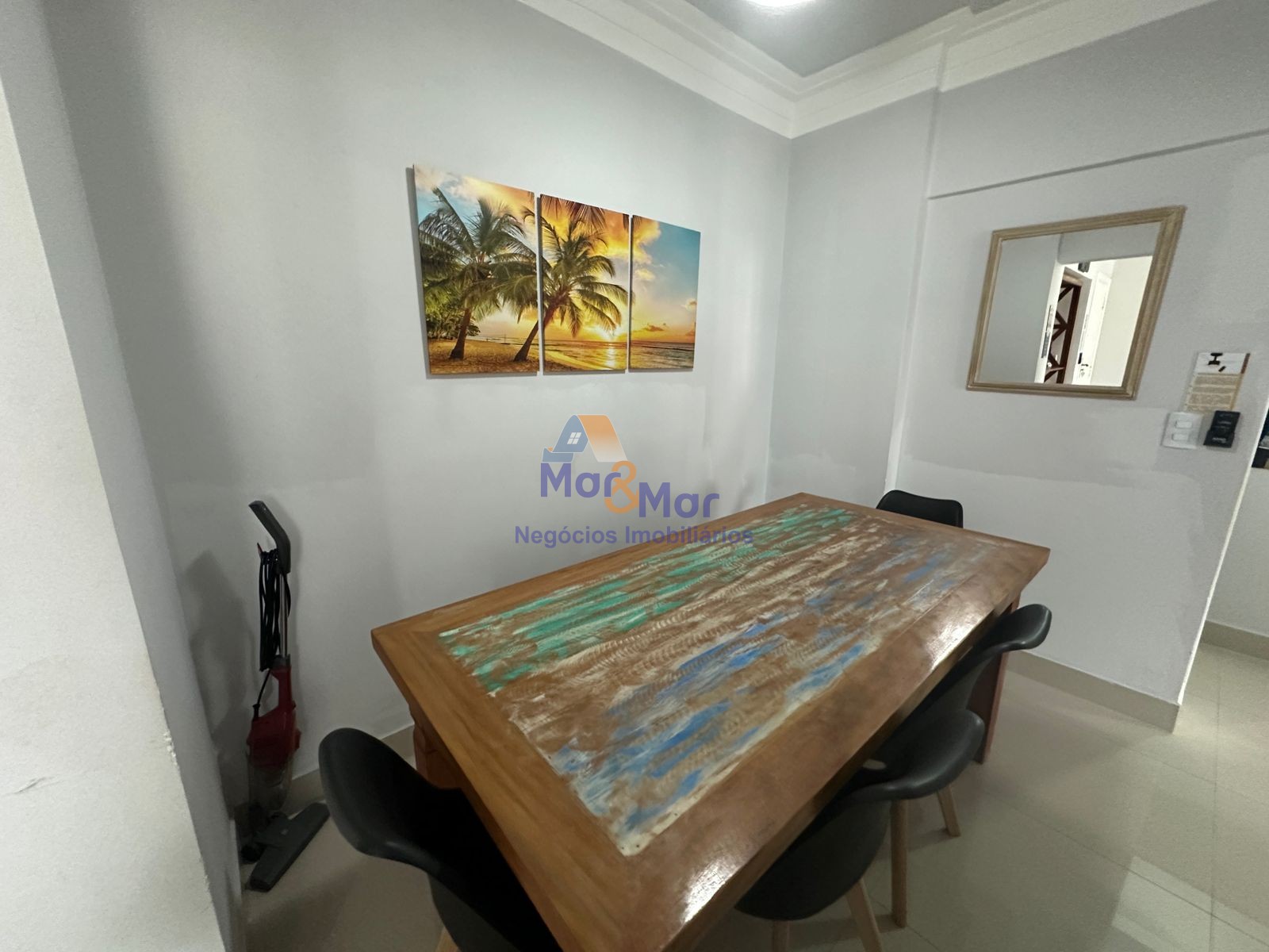 Apartamento na Praia das Pitangueiras, Guarujá - SP