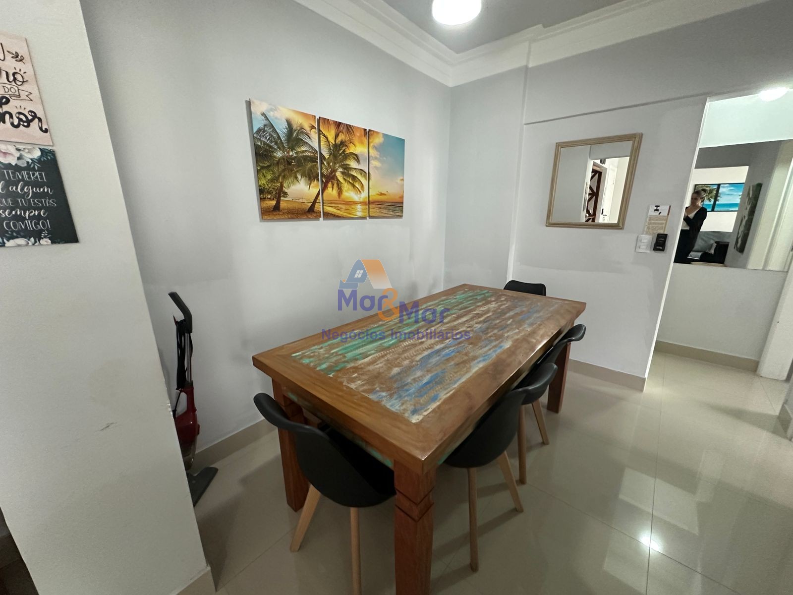 Apartamento na Praia das Pitangueiras, Guarujá - SP