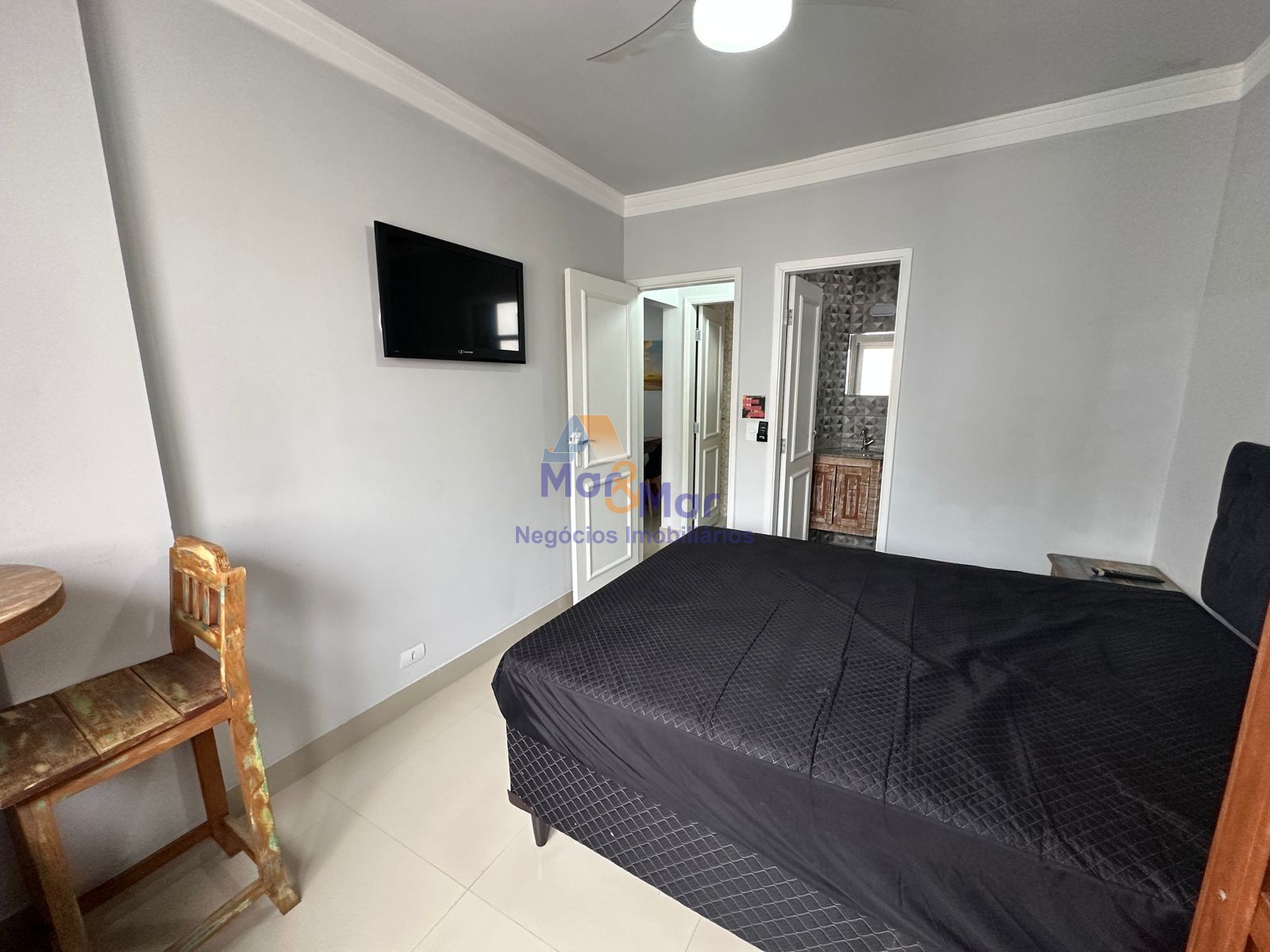 Apartamento na Praia das Pitangueiras, Guarujá - SP