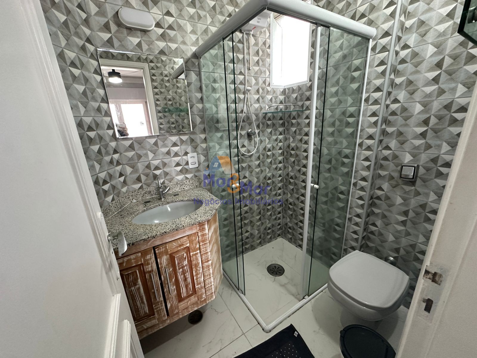 Apartamento na Praia das Pitangueiras, Guarujá - SP