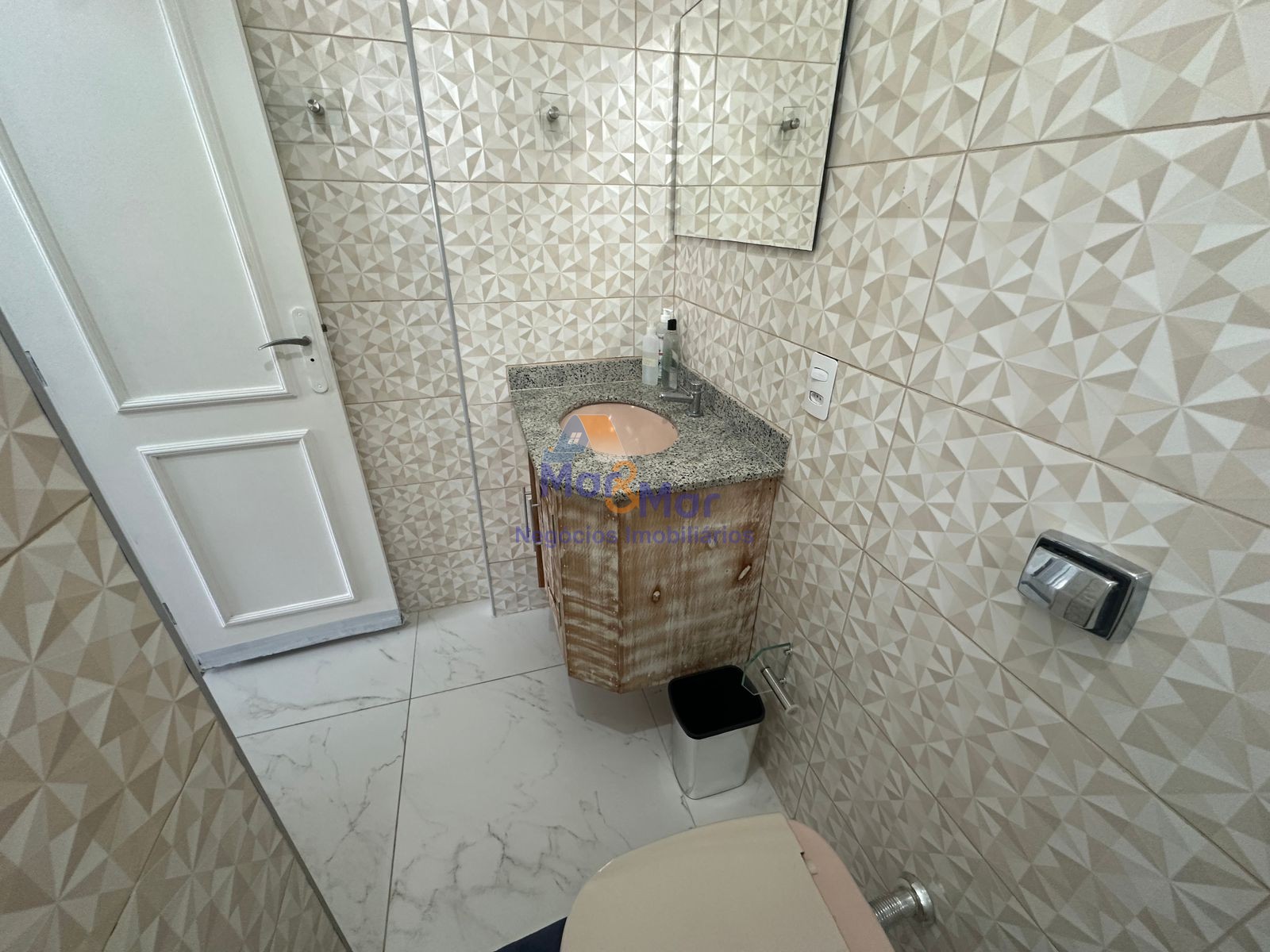 Apartamento na Praia das Pitangueiras, Guarujá - SP