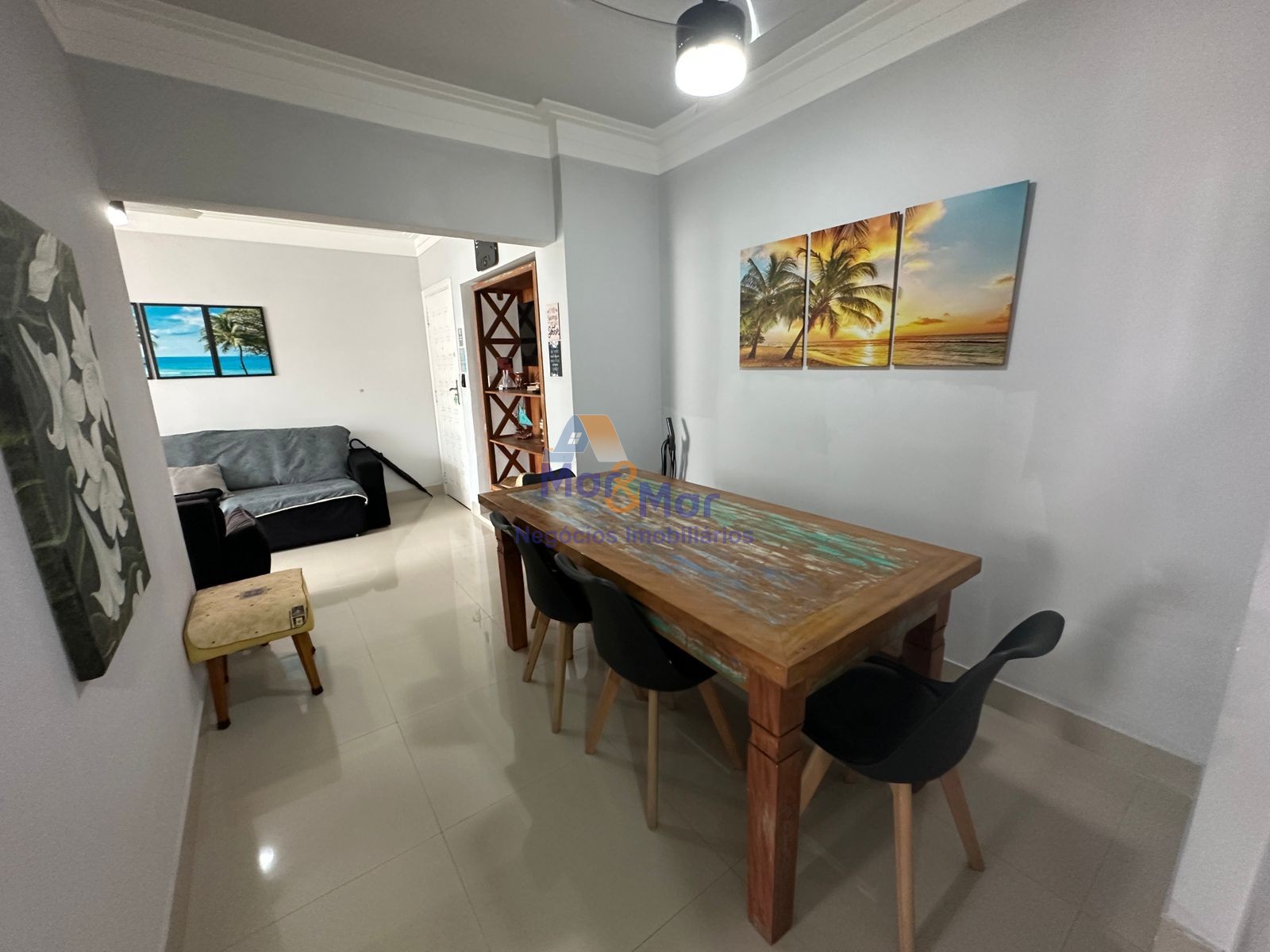 Apartamento na Praia das Pitangueiras, Guarujá - SP