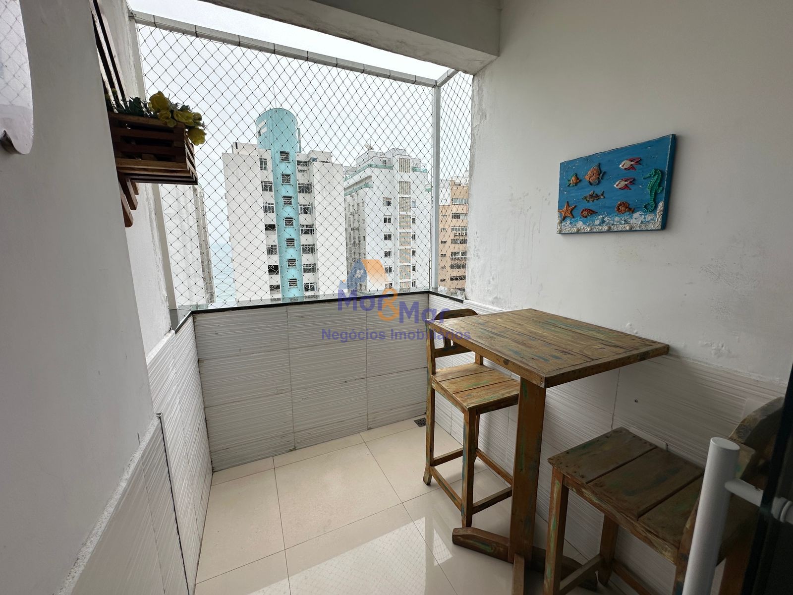Apartamento na Praia das Pitangueiras, Guarujá - SP