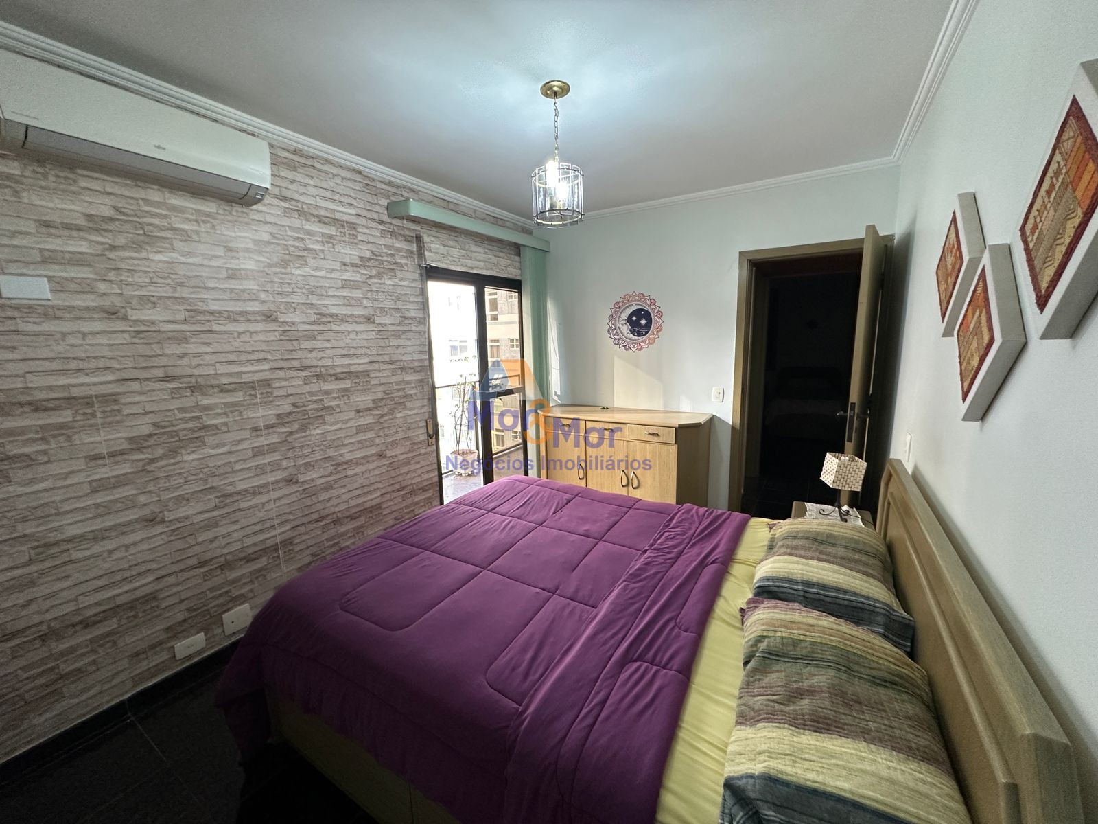 Apartamento na Praia das Pitangueiras, Guarujá - SP