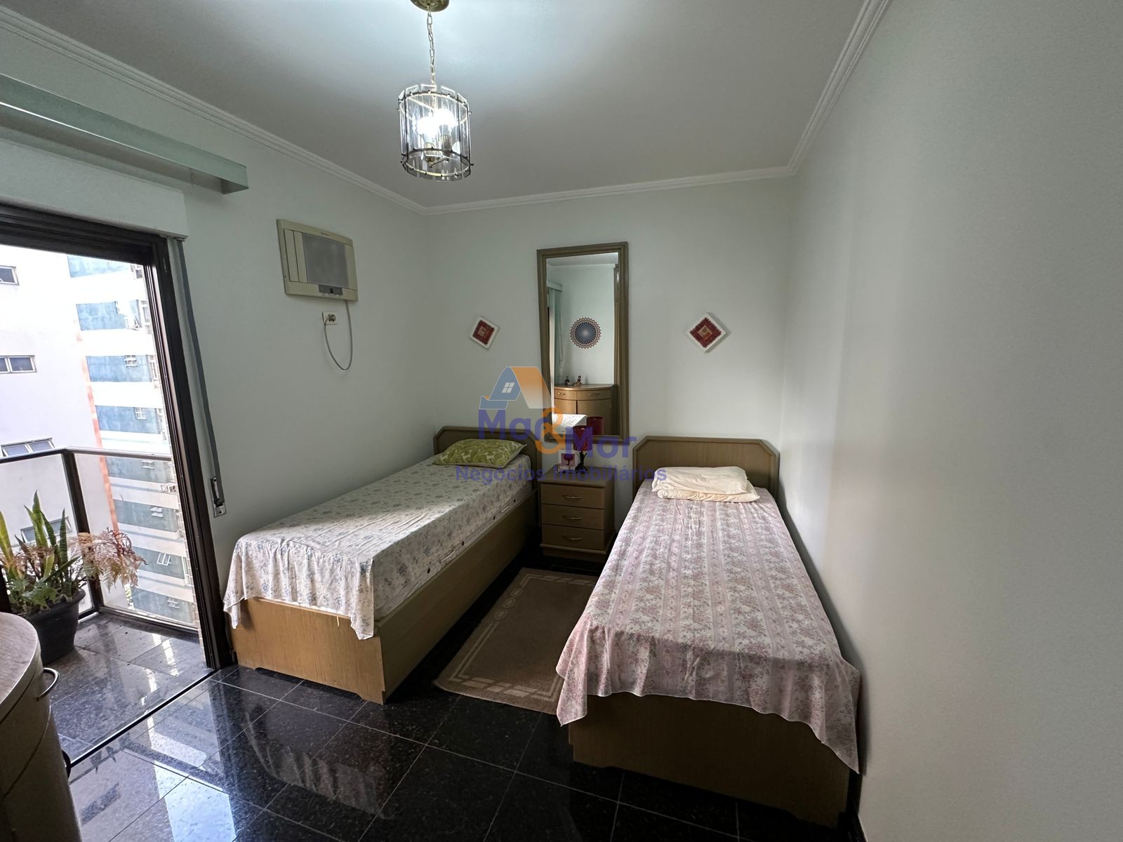 Apartamento na Praia das Pitangueiras, Guarujá - SP