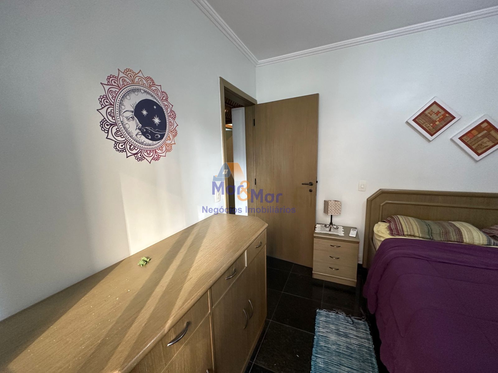 Apartamento na Praia das Pitangueiras, Guarujá - SP