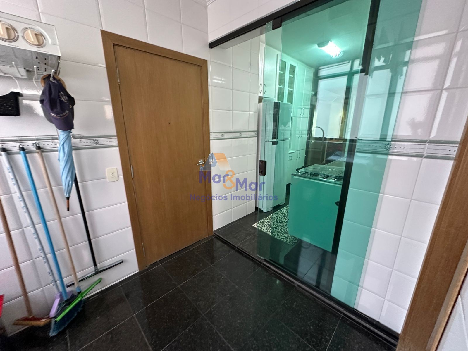 Apartamento na Praia das Pitangueiras, Guarujá - SP