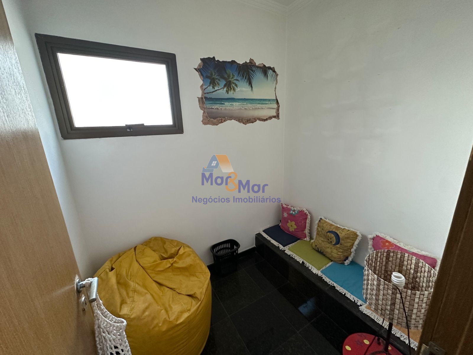 Apartamento na Praia das Pitangueiras, Guarujá - SP