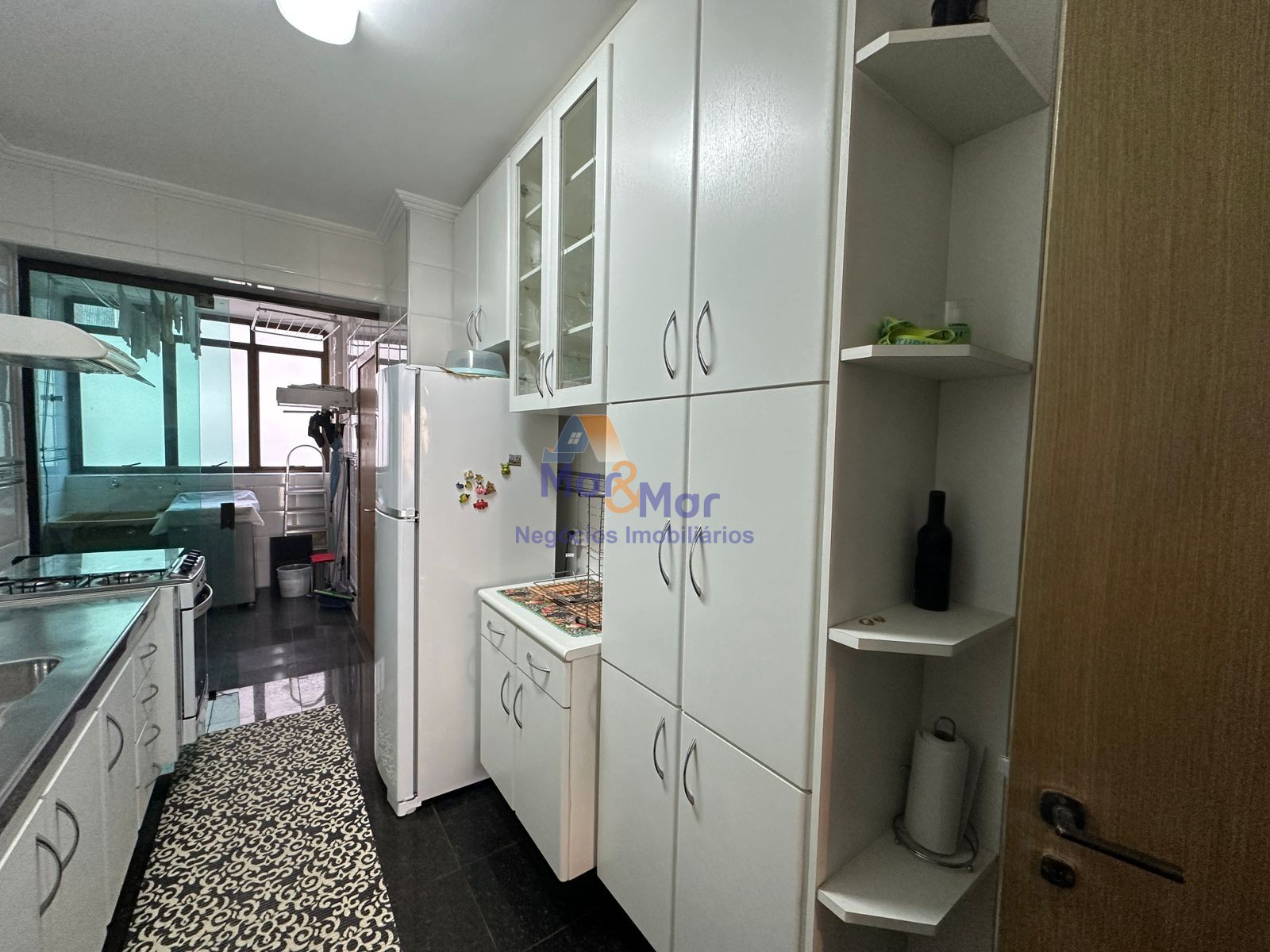 Apartamento na Praia das Pitangueiras, Guarujá - SP