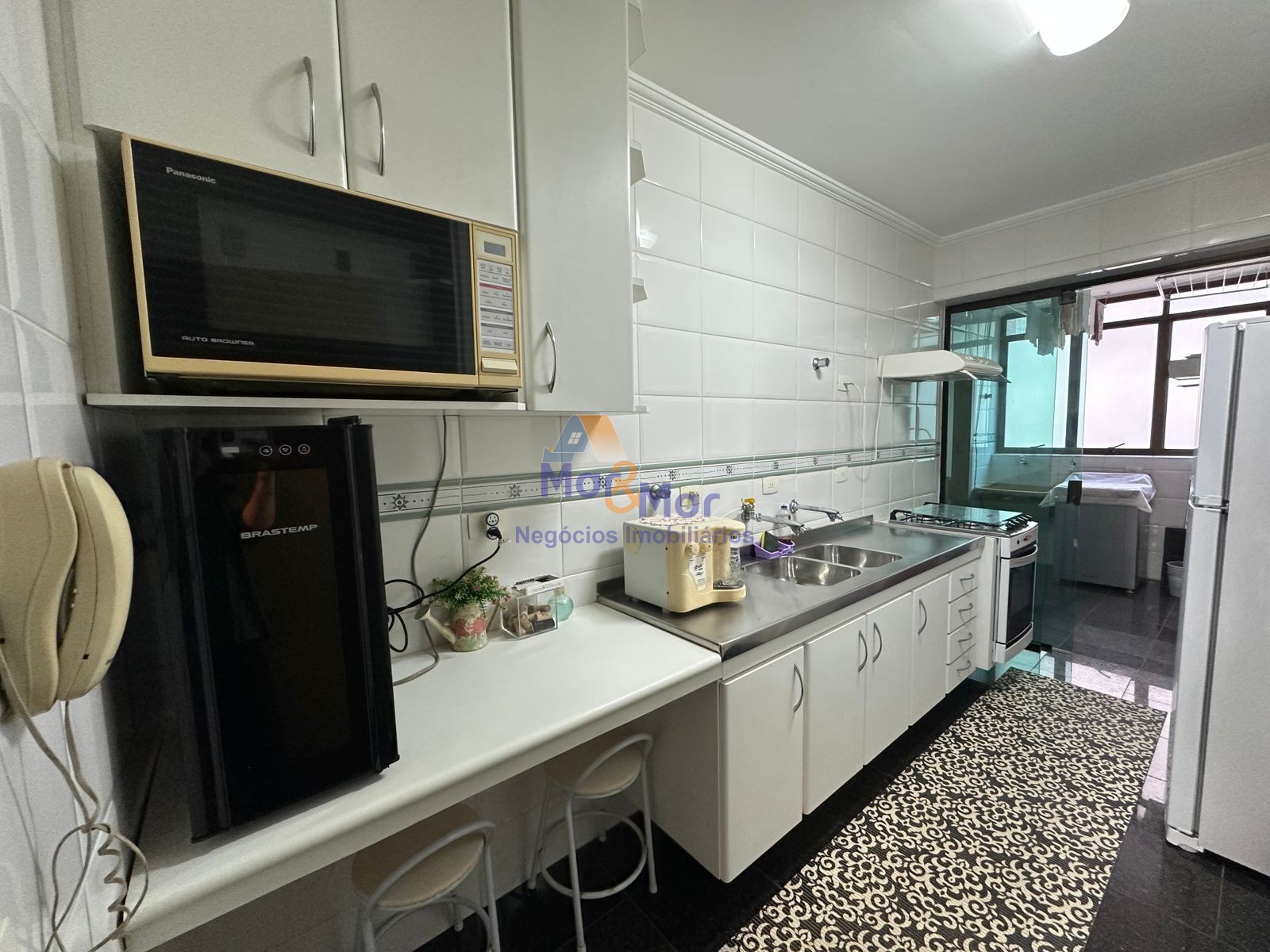 Apartamento na Praia das Pitangueiras, Guarujá - SP