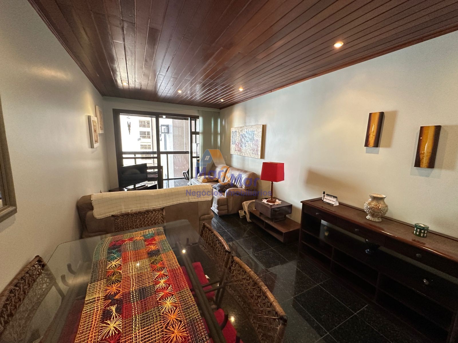 Apartamento na Praia das Pitangueiras, Guarujá - SP