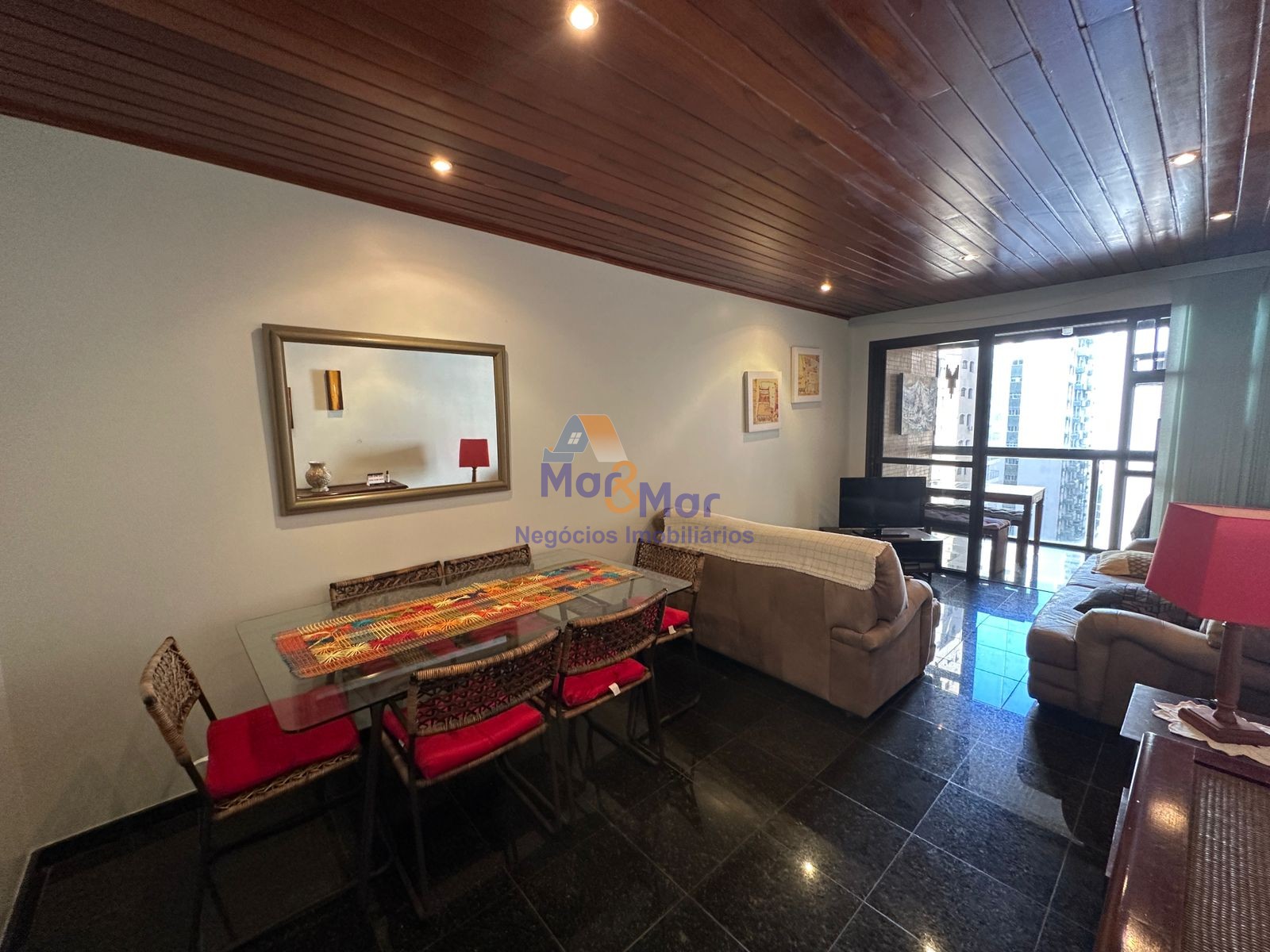 Apartamento na Praia das Pitangueiras, Guarujá - SP
