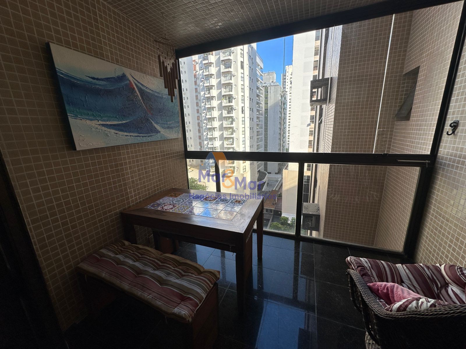 Apartamento na Praia das Pitangueiras, Guarujá - SP
