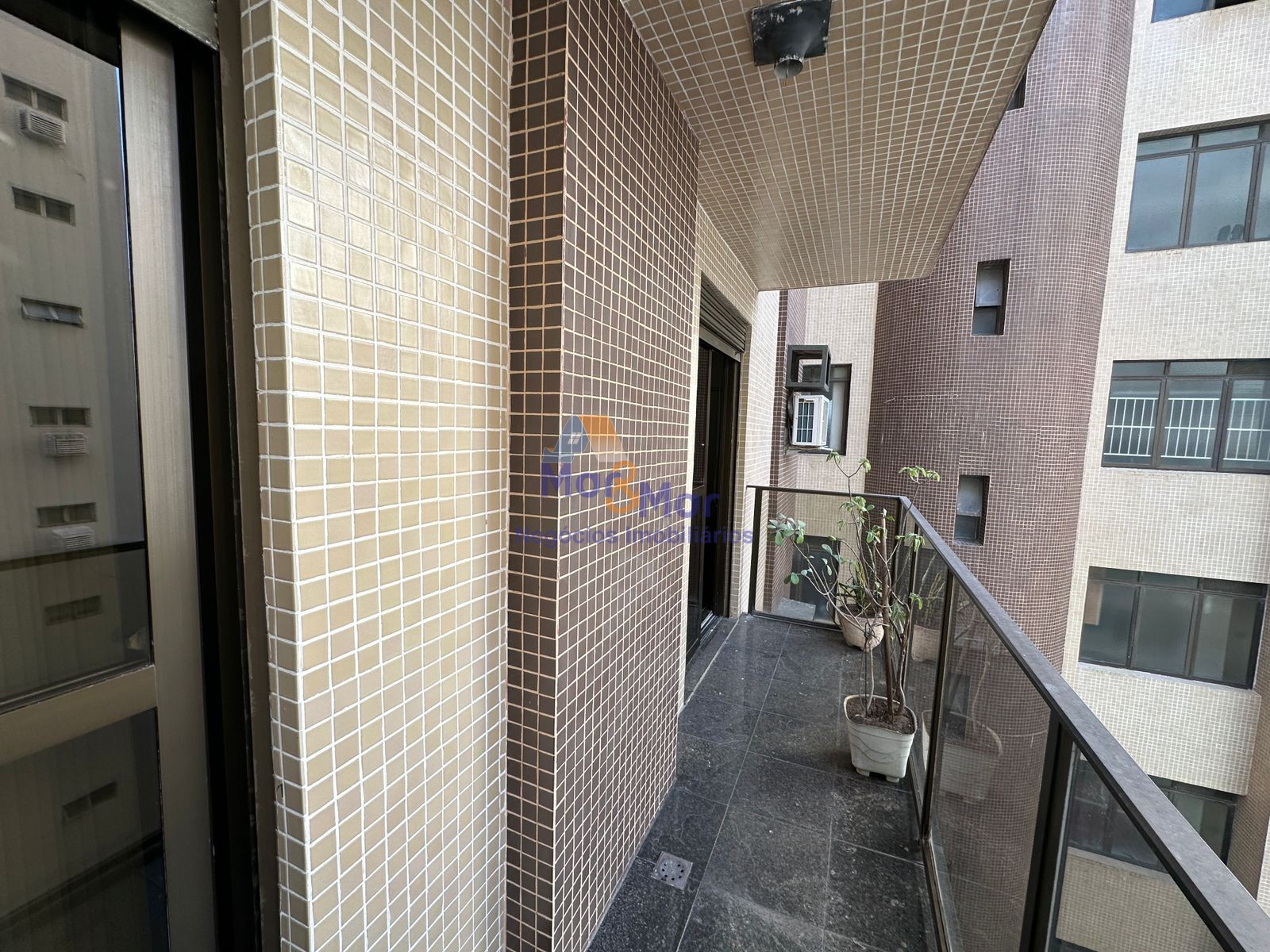 Apartamento na Praia das Pitangueiras, Guarujá - SP
