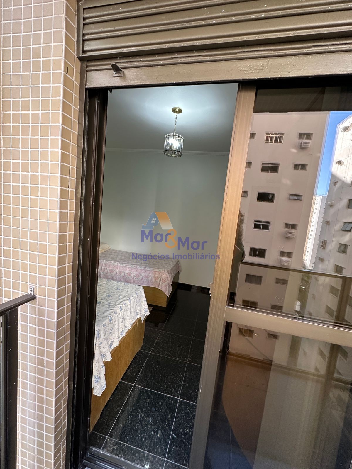 Apartamento na Praia das Pitangueiras, Guarujá - SP
