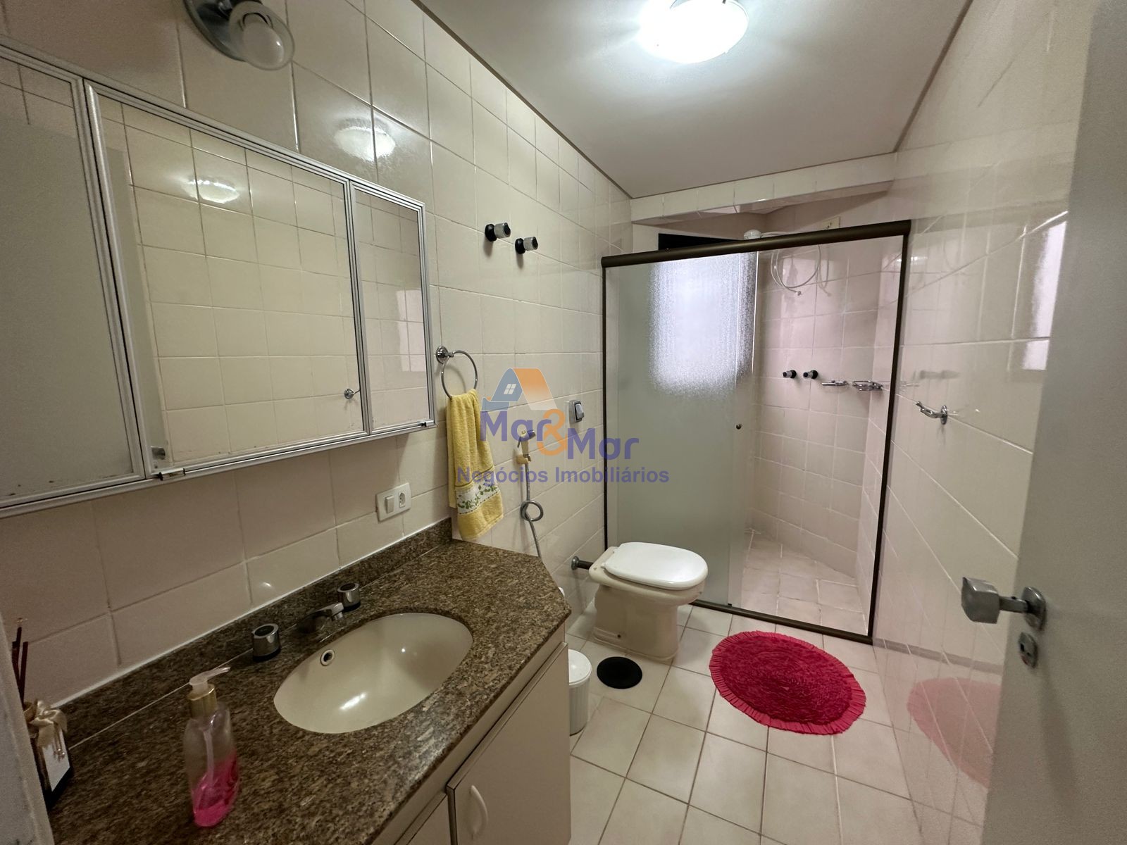 Apartamento na Praia das Pitangueiras, Guarujá - SP
