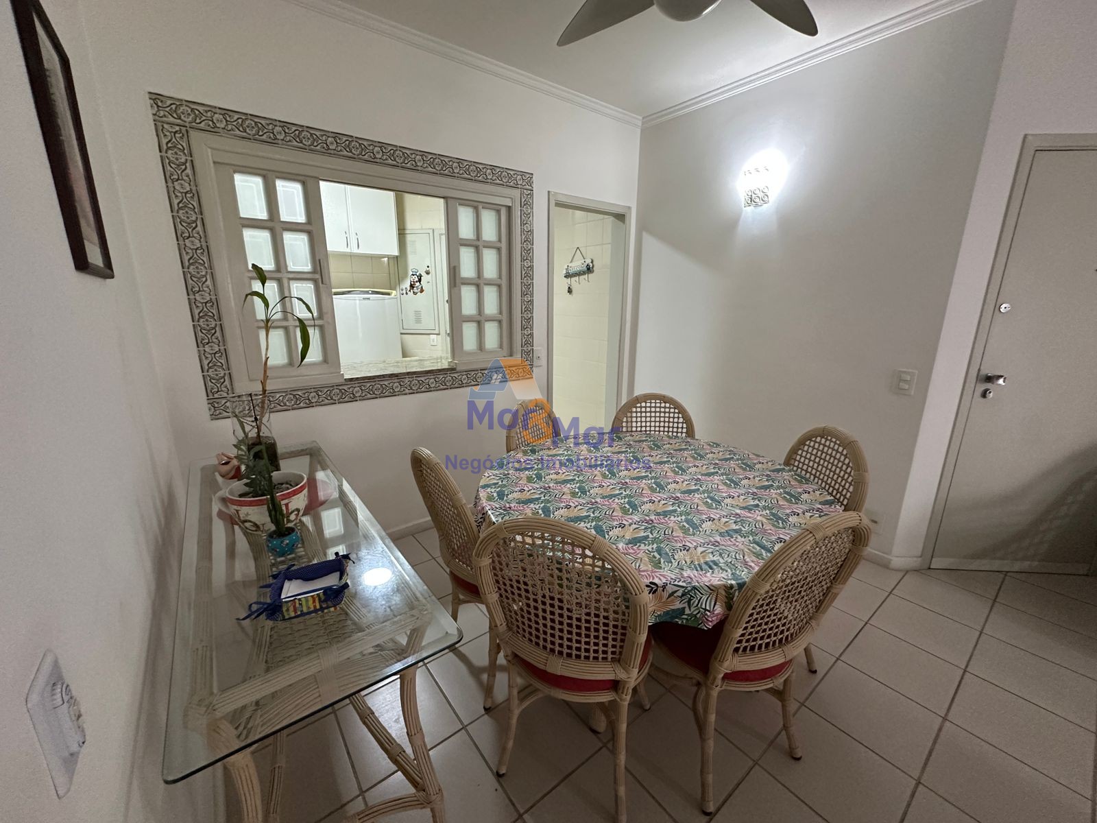 Apartamento na Praia das Pitangueiras, Guarujá - SP