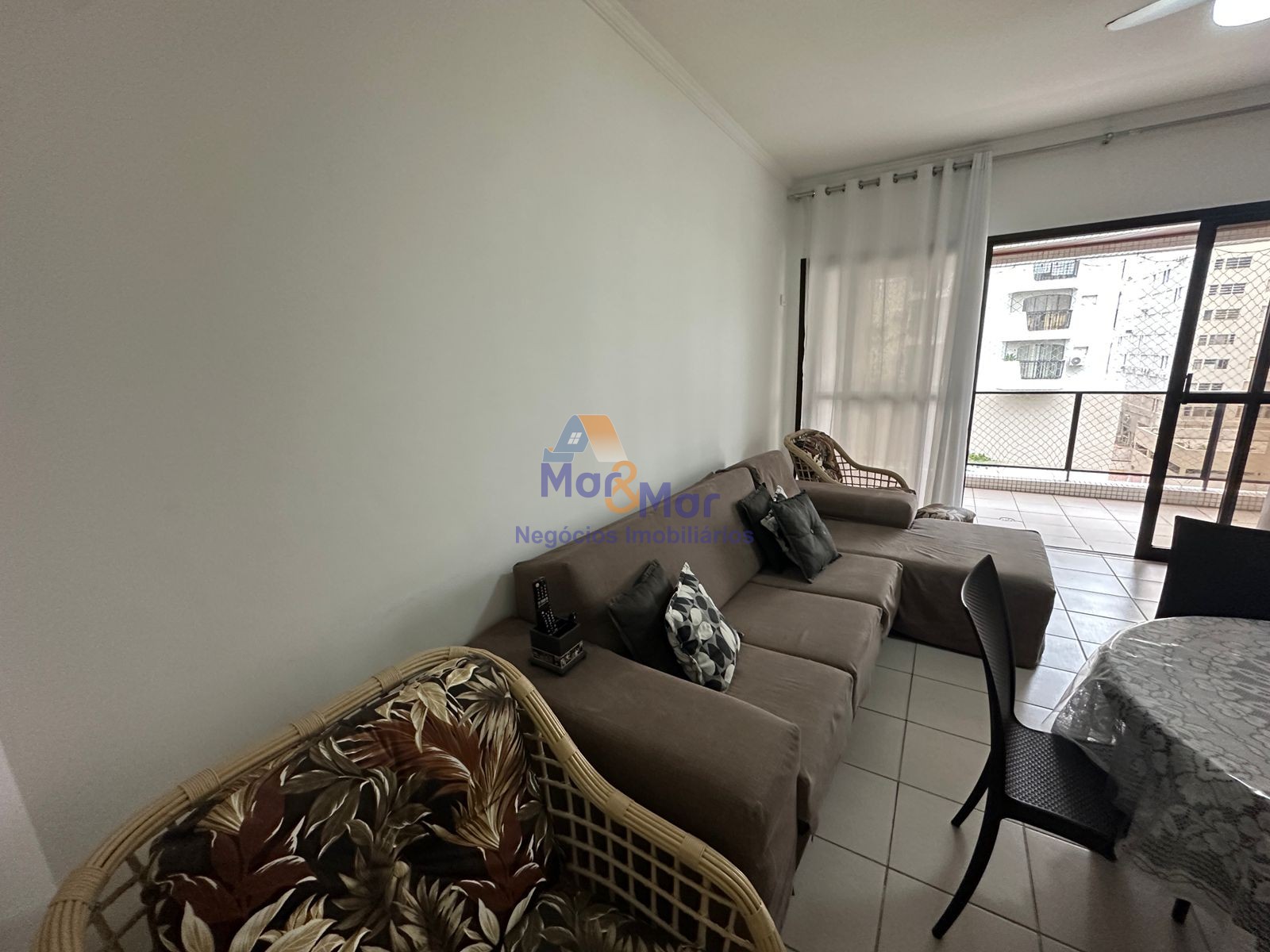 Apartamento na Praia das Pitangueiras, Guarujá - SP