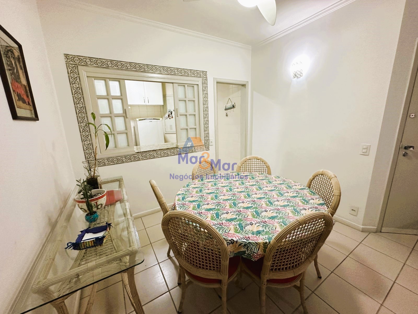 Apartamento na Praia das Pitangueiras, Guarujá - SP