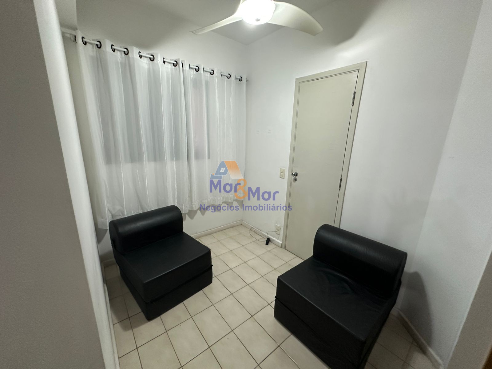 Apartamento na Praia das Pitangueiras, Guarujá - SP