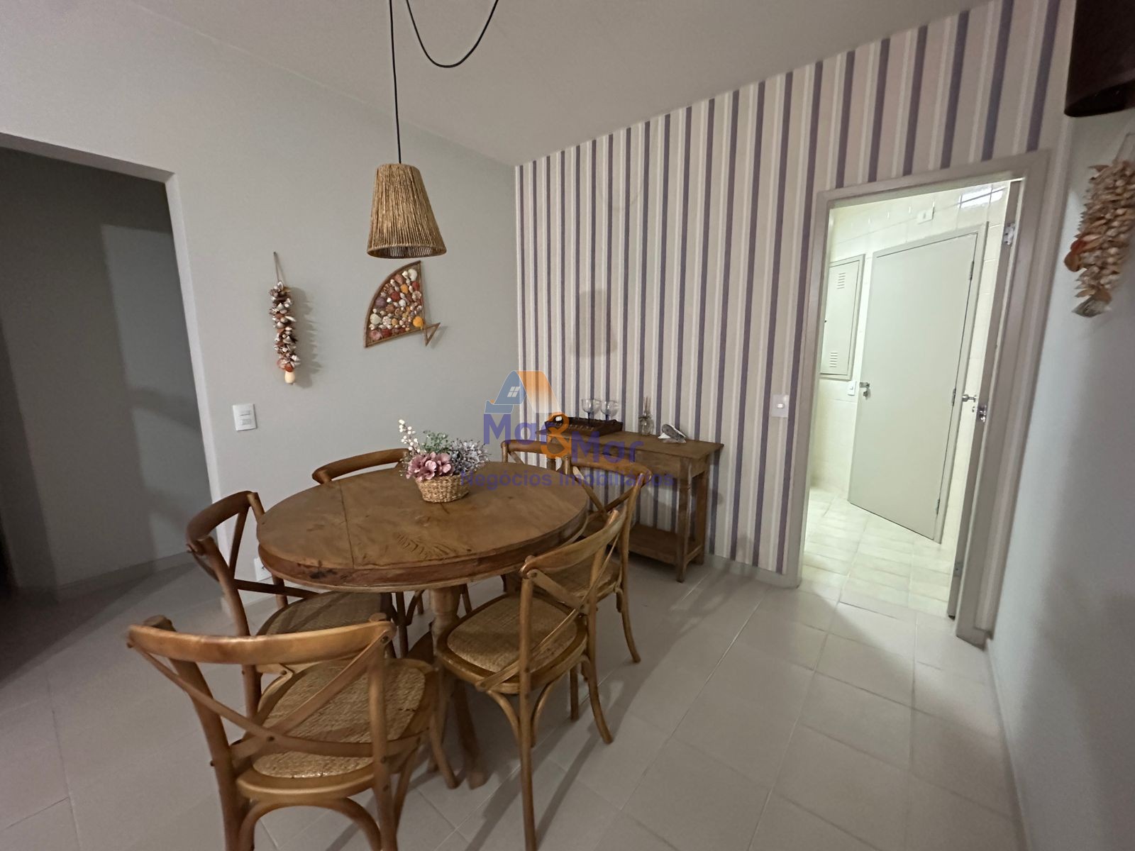 Apartamento na Praia das Pitangueiras, Guarujá - SP