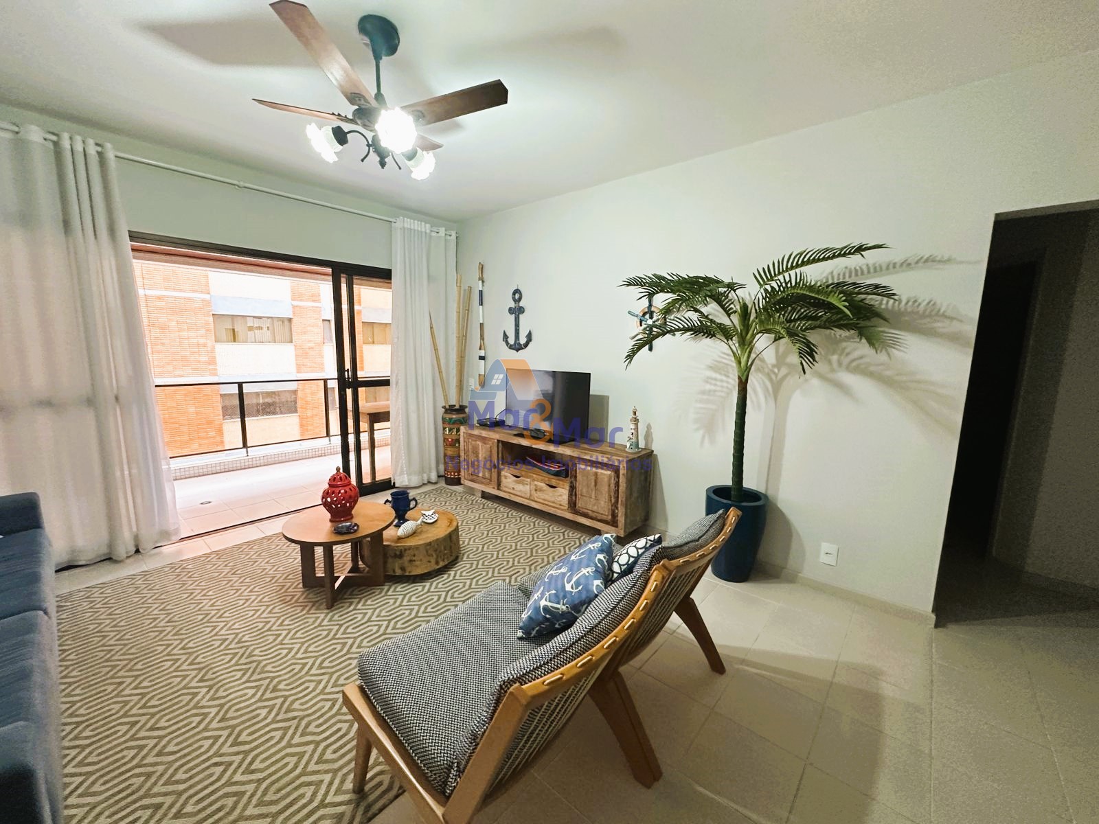 Apartamento na Praia das Pitangueiras, Guarujá - SP