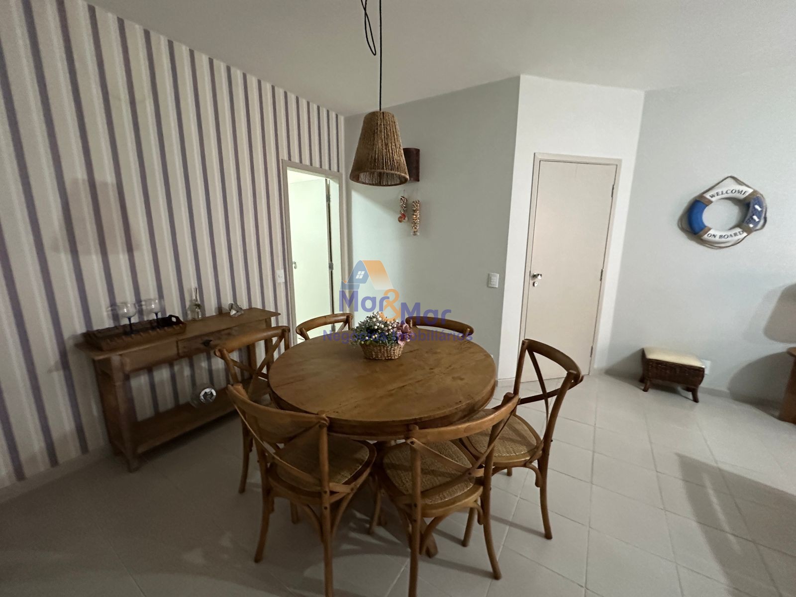 Apartamento na Praia das Pitangueiras, Guarujá - SP