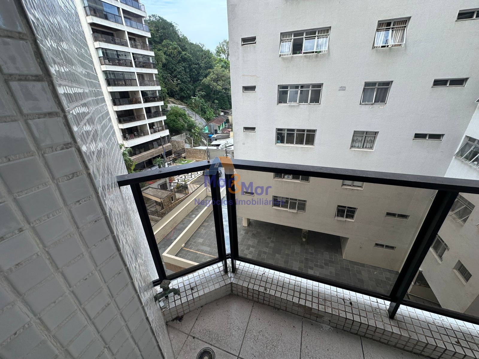 Apartamento na Praia das Pitangueiras, Guarujá - SP