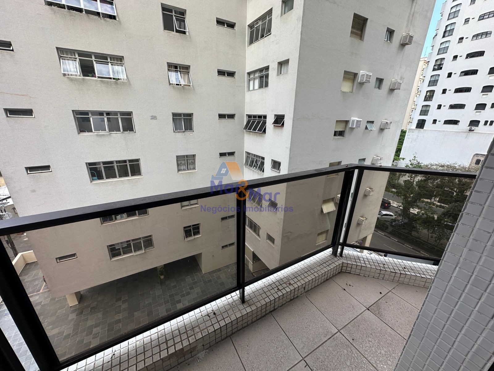 Apartamento na Praia das Pitangueiras, Guarujá - SP