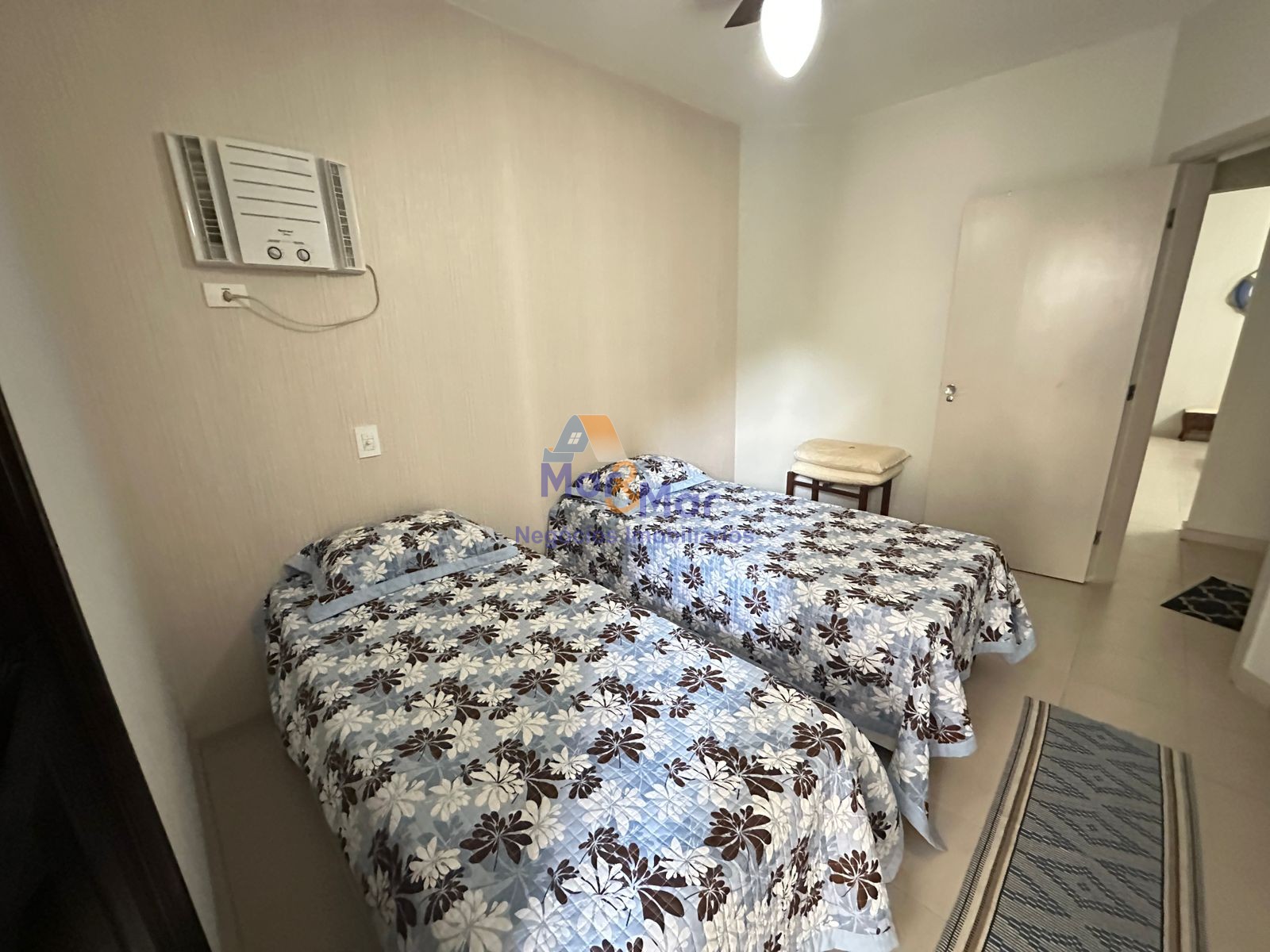 Apartamento na Praia das Pitangueiras, Guarujá - SP