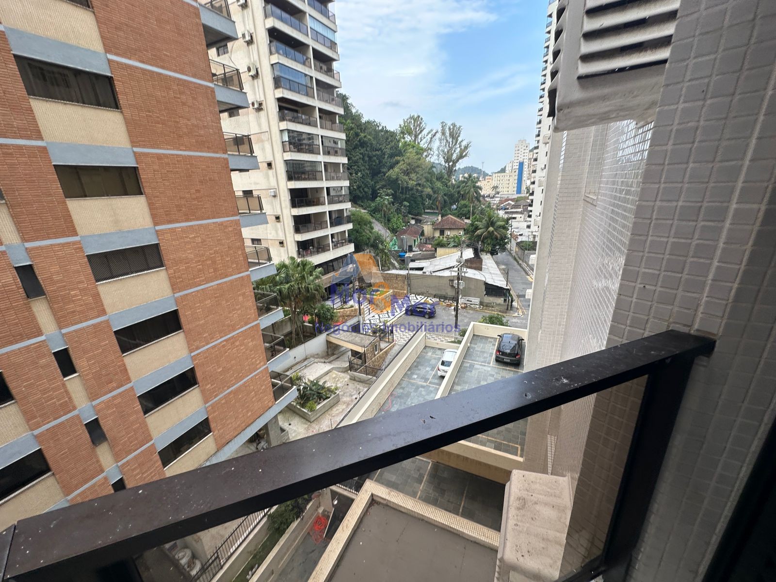Apartamento na Praia das Pitangueiras, Guarujá - SP