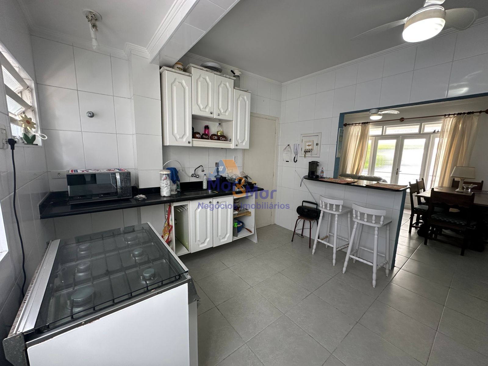 Apartamento na Praia das Pitangueiras, Guarujá - SP