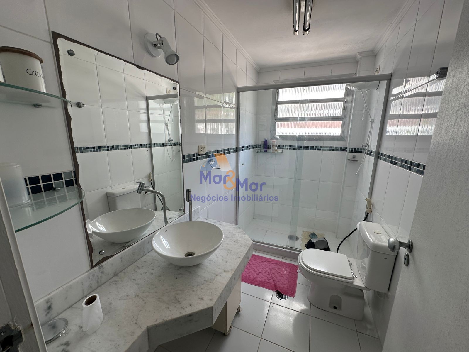 Apartamento na Praia das Pitangueiras, Guarujá - SP