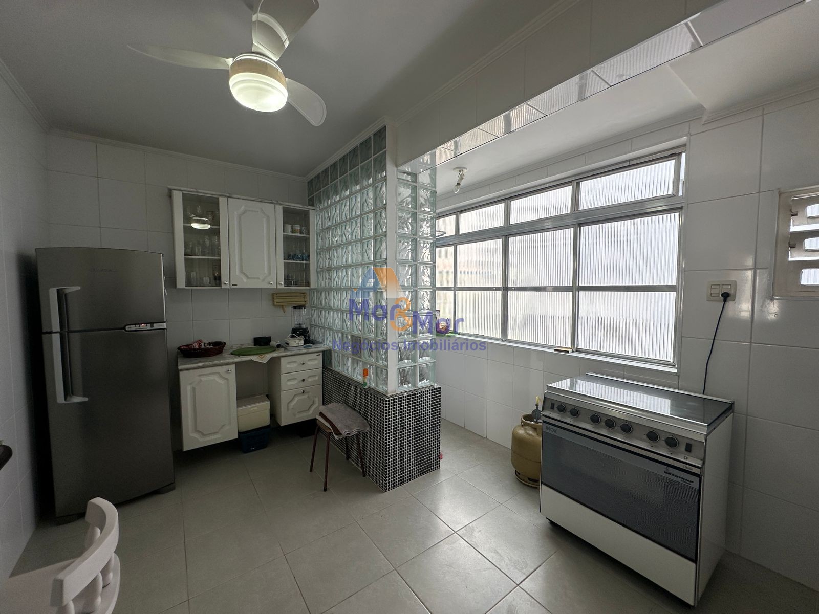 Apartamento na Praia das Pitangueiras, Guarujá - SP