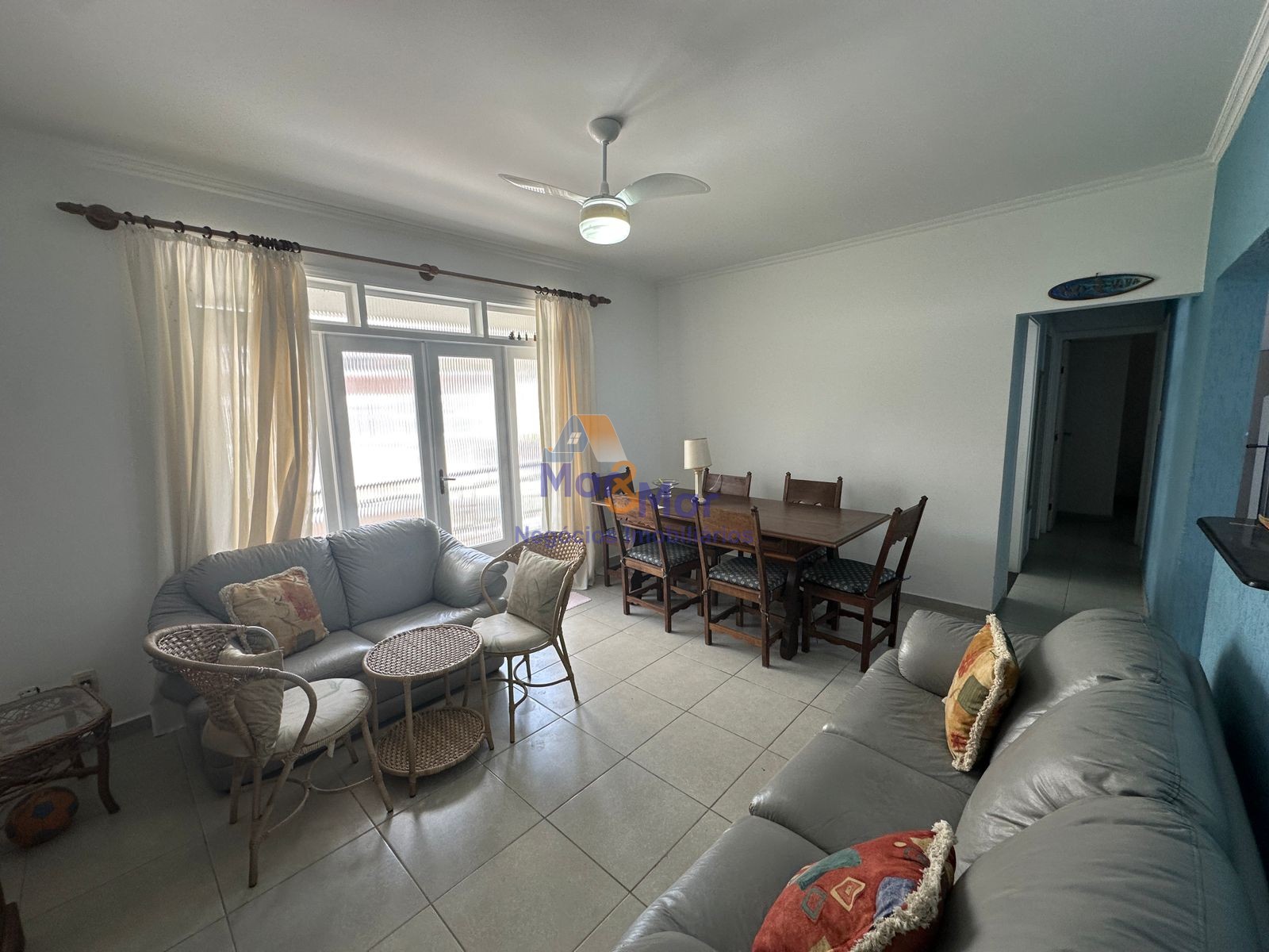 Apartamento na Praia das Pitangueiras, Guarujá - SP